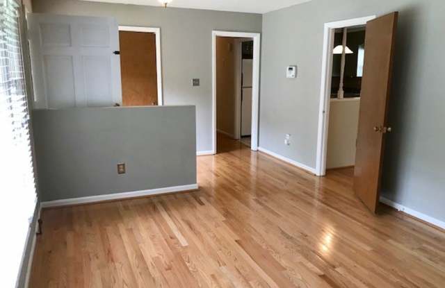 923 Eaglewood Avenue Gallery 2