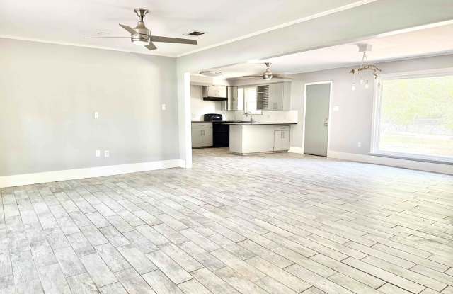 735 Westbrook Drive Gallery 3