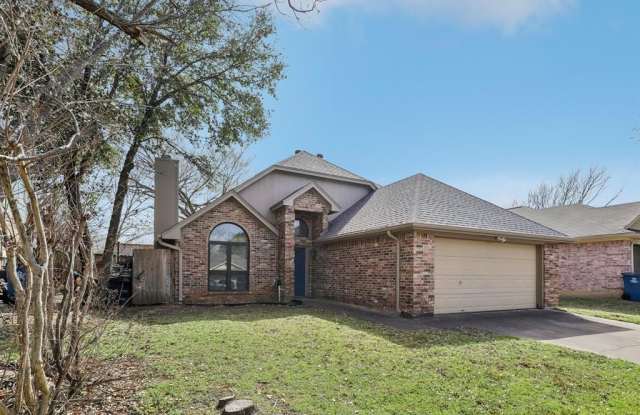 345 Banyan Drive - 345 Banyan Drive, Grapevine, TX 76051