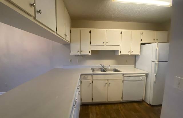 Efficient 3Bed/2Ba Duplex Unit in The Cove! Gallery 4
