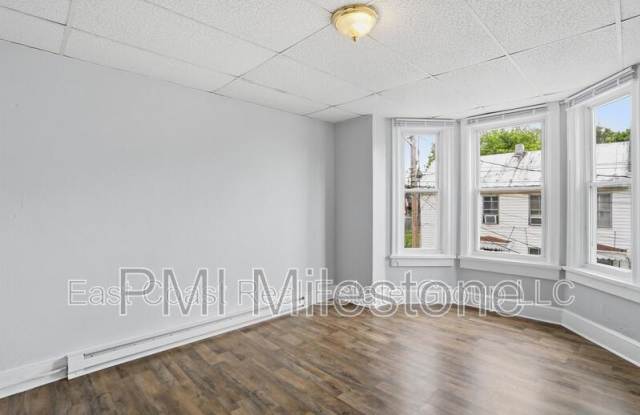 207 N Mulberry St Gallery 2