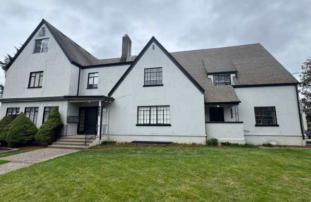 (949) Harrison Street Plex - 1 Bed / 1 Bathroom - 3007 Northwest Harrison Boulevard, Corvallis, OR 97330