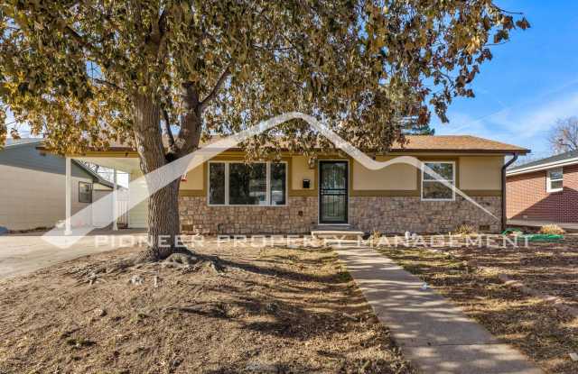 Charming Home with Washer/Dryer and Fenced in Yard Gallery 3