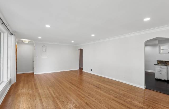 893 S Poplar Avenue Gallery 3
