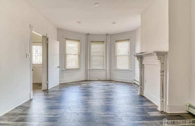 212 Easton Avenue Gallery 4