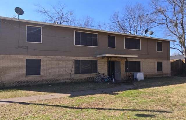 400 Oak Drive - 400 Oak Drive, Terrell, TX 75160