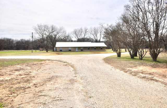 FOR LEASE! 3 BR - 2 BA - 2 Ranch Style Brick House in Brock ISD. Approximately 2+ Fenced Acres for Livestock Also Available. Easy Access To I-20 for Commuters. photos photos