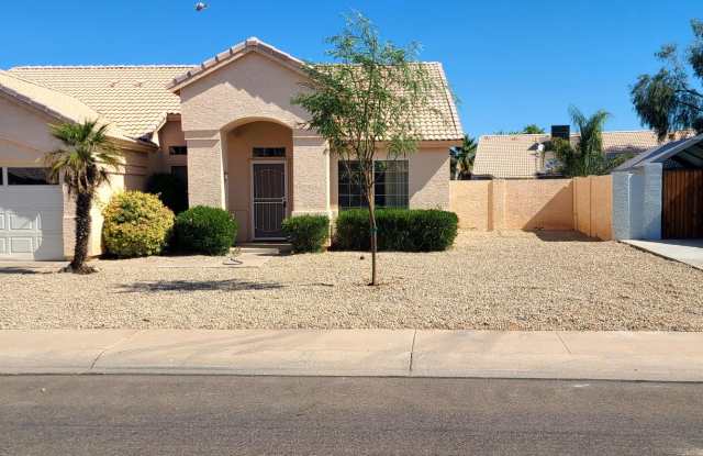 Amazing 4 bed/2 bath home located in convenient Chandler neighborhood! - 1632 East Sheffield Avenue, Chandler, AZ 85225