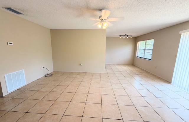 Fully remodeled 2/2 with Garage Gallery 4