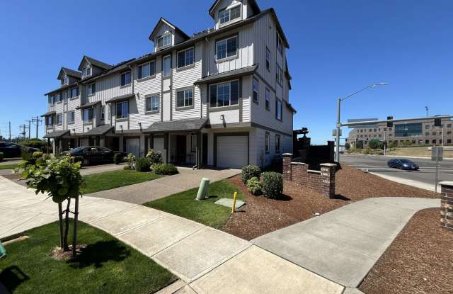 Stunning Corner-Unit Townhome with 4th Bedroom Private Suite in River Terrace, Bonus Room, Pool, Pickleball and More Gallery 3