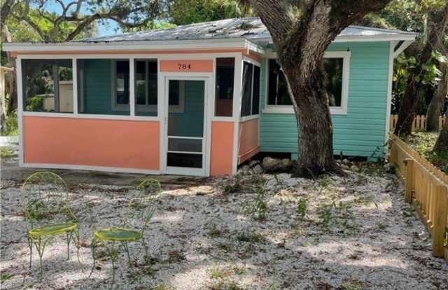 784 Oak Street photos photos