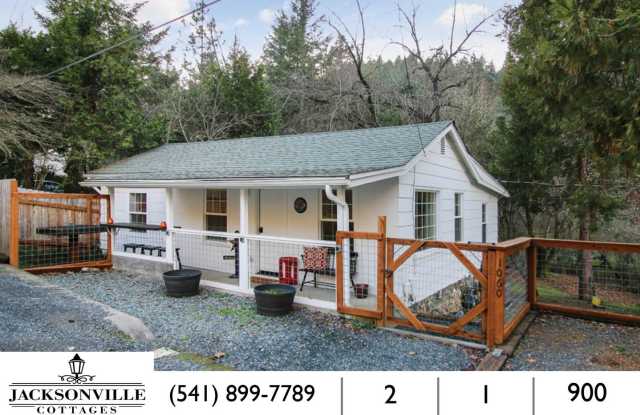 Daisy Creek Cottage: Fully Furnished 2bd/1ba, Fenced Yard, Utility Fee $300 - 1060 South 3rd Street, Jacksonville, OR 97530