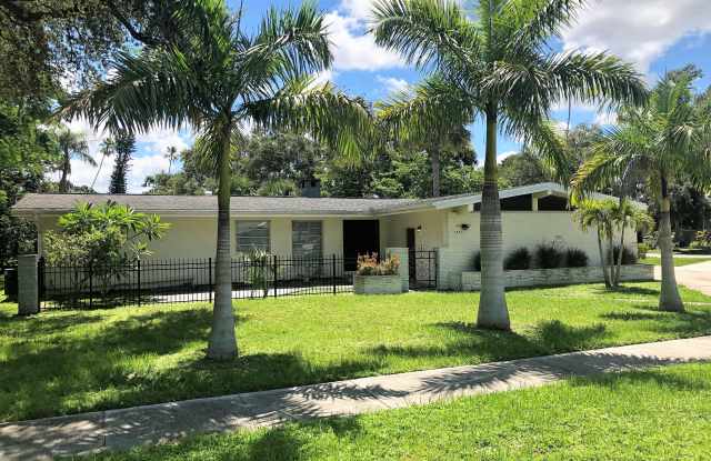 3853 Luverne St - 3853 Luverne Street, Fort Myers, FL 33901