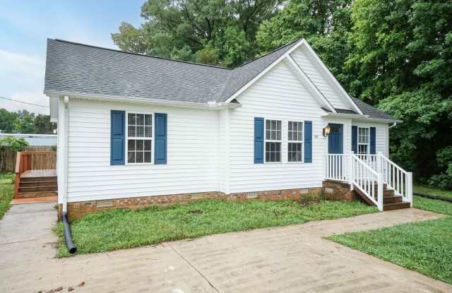 Charming 3 Bed/2 Bath Minutes Away From Elon University! - 301 Manning Way, Elon, NC 27244