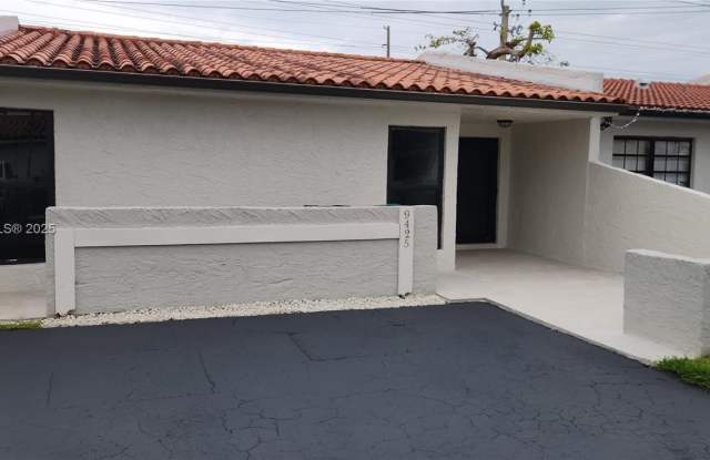 9425 SW 4th Ln - 9425 Southwest 4th Lane, Fountainebleau, FL 33174