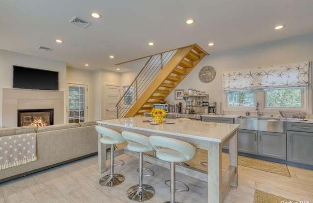 109 Bungalow Walk Gallery 2