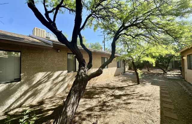 1370 N Sycamore Boulevard photos photos