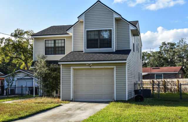Two Story 3 bedroom near the River! - 8140 Wakefield Avenue, Jacksonville, FL 32208