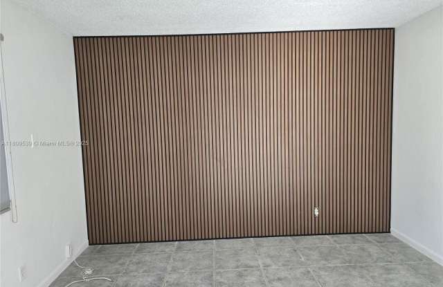 2120 Sherwood Forest Blvd photos photos
