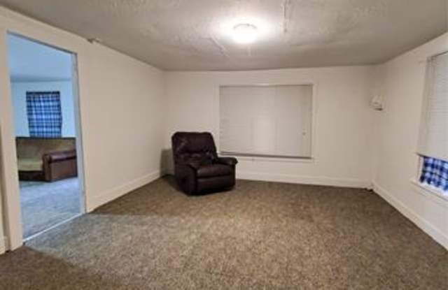 6504 Glenview Drive Gallery 4