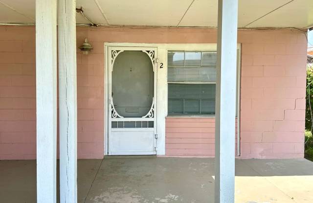 1/2 Block  to the Beach & Main Beach Park! Gallery 3