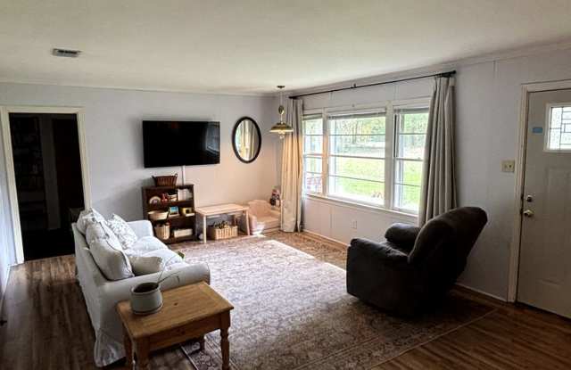 3  BR 1 BA brick home on large lot. Gallery 4