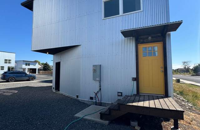 1BR, 1BA with Huge Garage photos photos