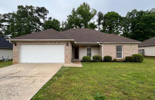 504 Hawthorne, Benton AR 72015 - Nice 4br 2ba with fenced back yard off Gattin Rd. photos photos