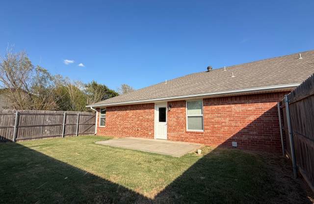 Charming 3 Bedroom, 2 Bathroom Duplex on Cul-de-Sac in Shawnee! Gallery 4