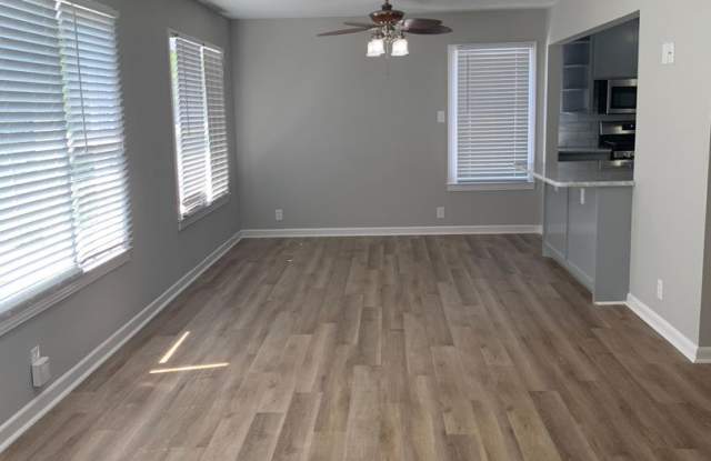 904 Cunningham - 3/Bed 2/Bath - $1995/month Gallery 3
