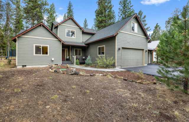 Spacious Home Near the Deschutes River Gallery 3