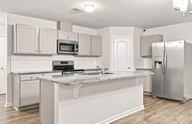 Spacious, Single-Level Living in Raeford    ****1/2 OFF FIRST MONTHS RENT**** Gallery 4