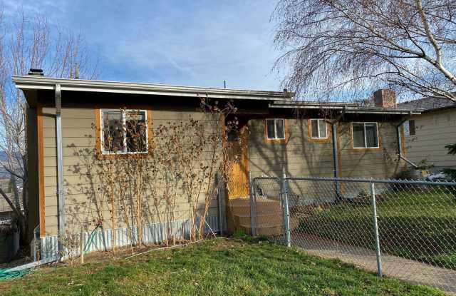 Spacious 3 Bedroom home with attached garage! Gallery 3
