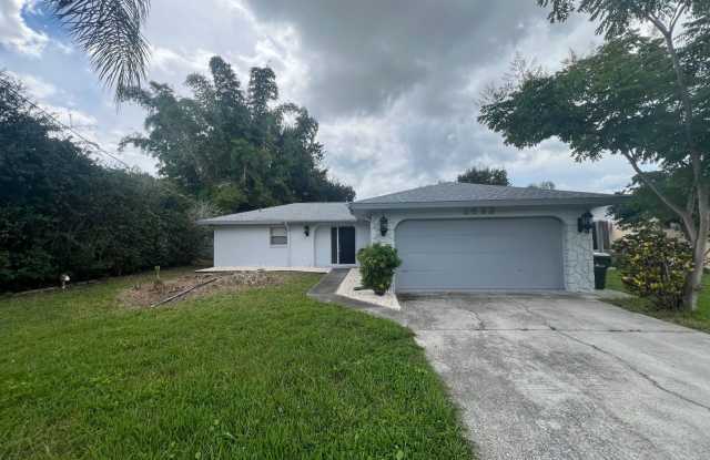 Sarasota Three Bed, Two Bath, 2-car Garage Single Family w/Fenced Yard For Rent Gallery 1