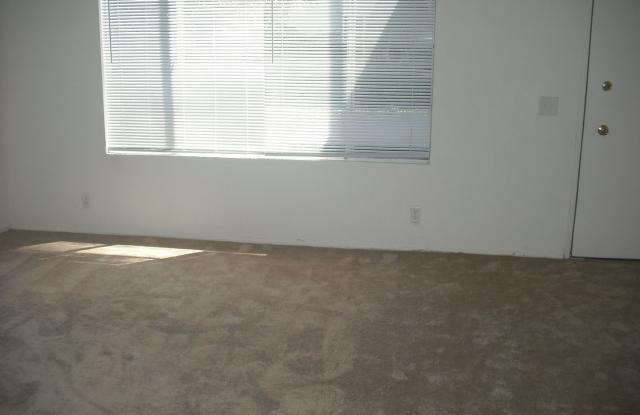 Spacious 2 story 3 bedroom Whalers Village Condominium Home Gallery 3