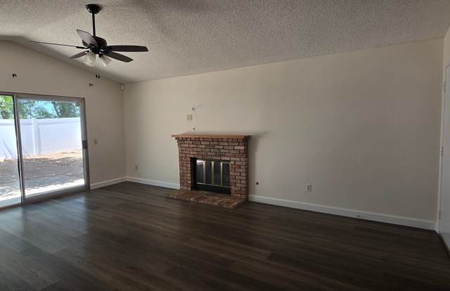 Two Bedroom, Two Bathroom Home in Beaumont! Gallery 3