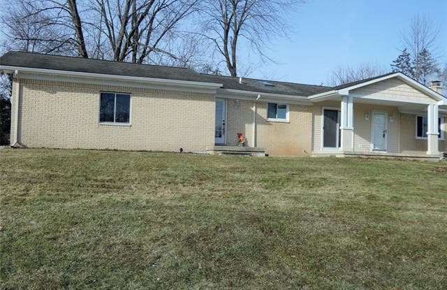 4600 FIDDLE Avenue - 4600 Fiddle Drive, Waterford, MI 48328