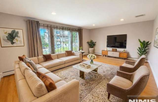 217 Slocum Way Gallery 2