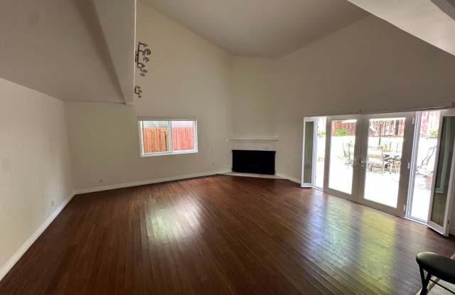 Charming Playa Del Rey Home with Spacious Interiors and Private Outdoor Oasis photos photos