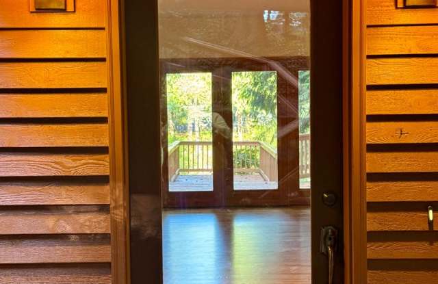 Stunning waterfront retreat.....at the foot of Fletcher Bay on Bainbridge Island Gallery 4