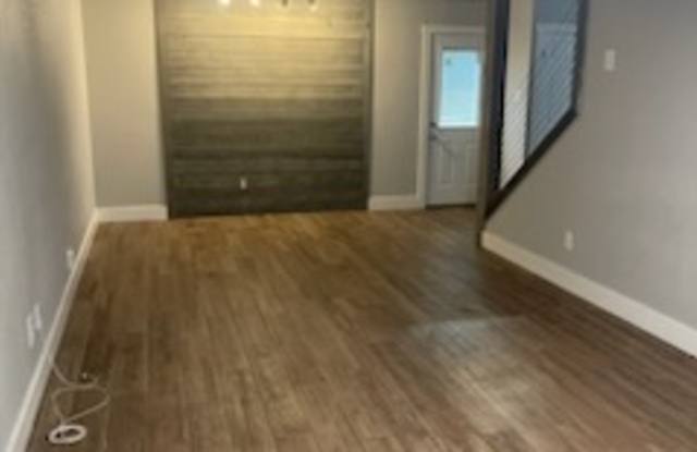 4305 Holly Ridge Drive Gallery 2