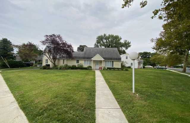 921 Woodgate Avenue Gallery 2