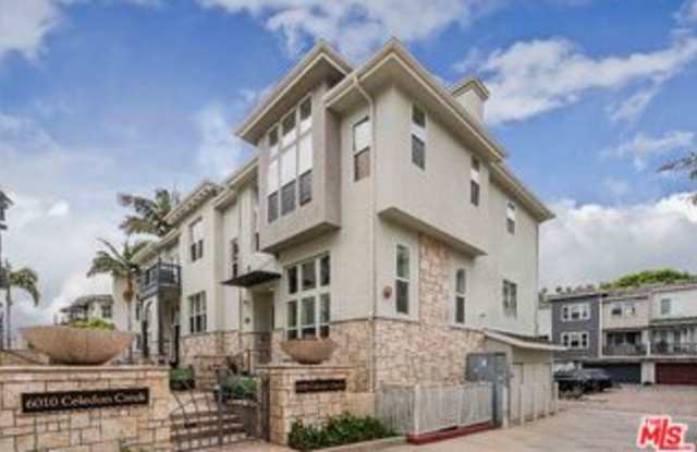 6020 South Celedon Creek Gallery 1