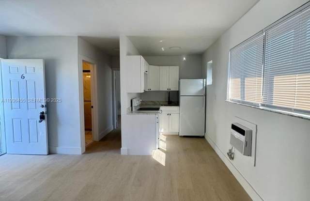 7535 NE 2nd Ct photos photos