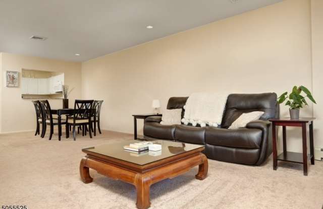1202 GATES CT Gallery 3