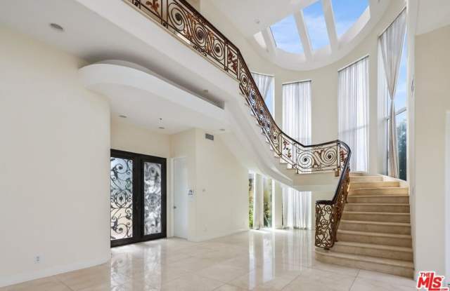 2470 VENUS DR - 2470 Venus Drive, Los Angeles, CA 90046