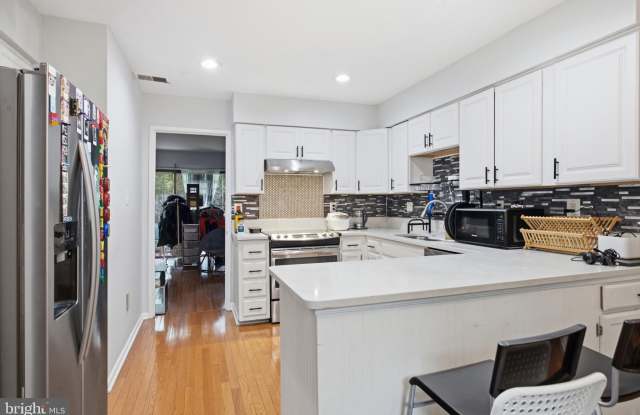 2042 HEADLANDS Circle Gallery 2