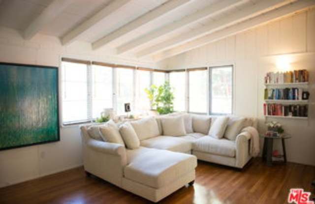 1828 North Beverly Glen Boulevard Gallery 1