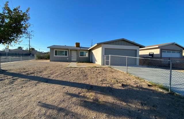 3 BEDROOM 2 BATH HOUSE LOCATED CLOSE TO SCHOOLS  SHOPPING photos photos