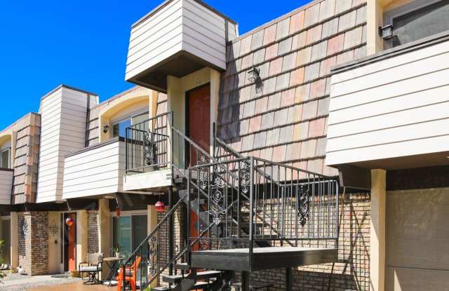 TWO BEDROOM CONDO WITH GARAGE Gallery 4